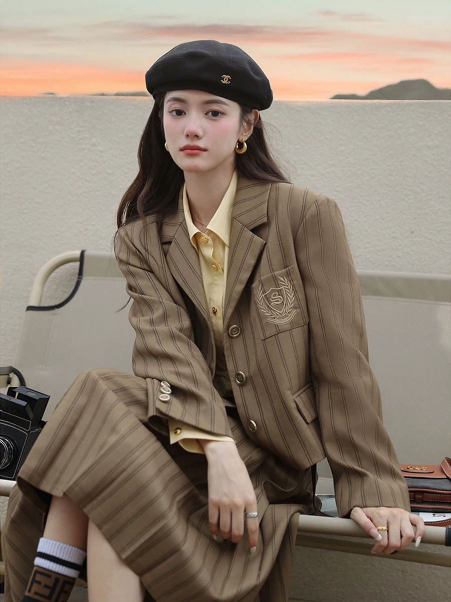 

Briti Sle Two-Piece Women's Suit Set Faionable Commute Straight Leg ket Detail Long Sve Mid-Length Single Button