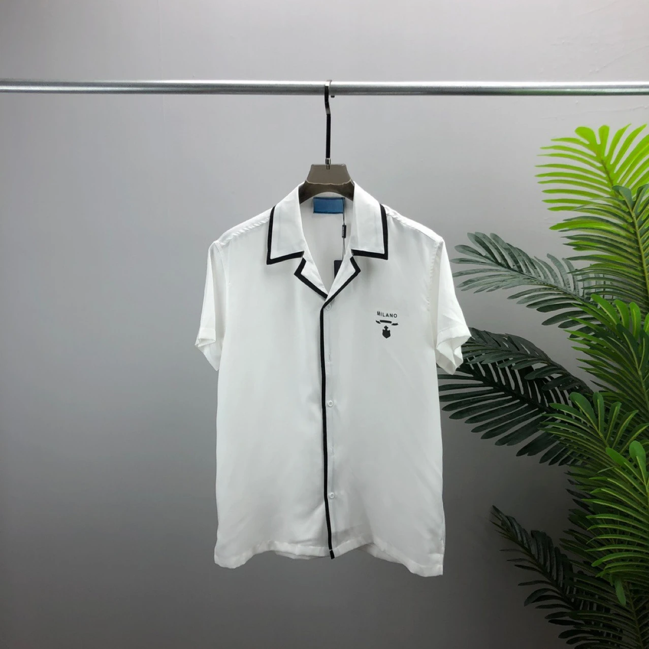 2024 summer New Men's Casual CampCollar Short Sleeve Shirts Simplicity white and black Solid color Hawaiian Beach Silk Shirts