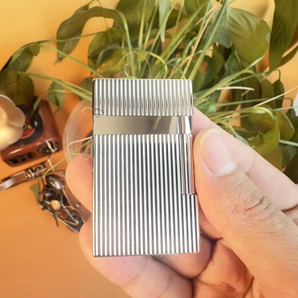 

This high-end custom lighter features a loud and clear sound and comes with a set of custom accessories.