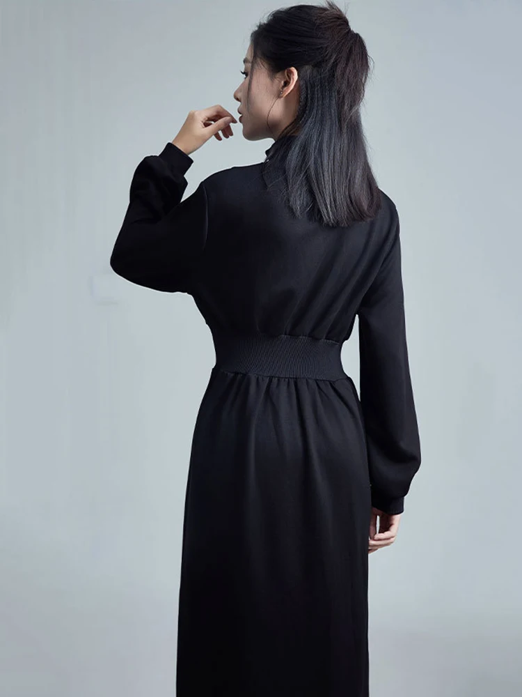 [EAM] Women Black Zipper Slit Big Size Midi Dress New Half High Collar Long Sleeve Loose Fit Fashion Spring Autumn 2026 1DH2442