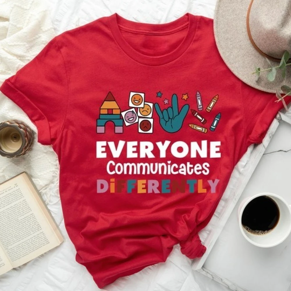 الجميع التواصل بشكل مختلف تي شيرت التوحد خاص إد المعلم التنوع العصبي قبول الوعي معالج الإعاقة هدية
