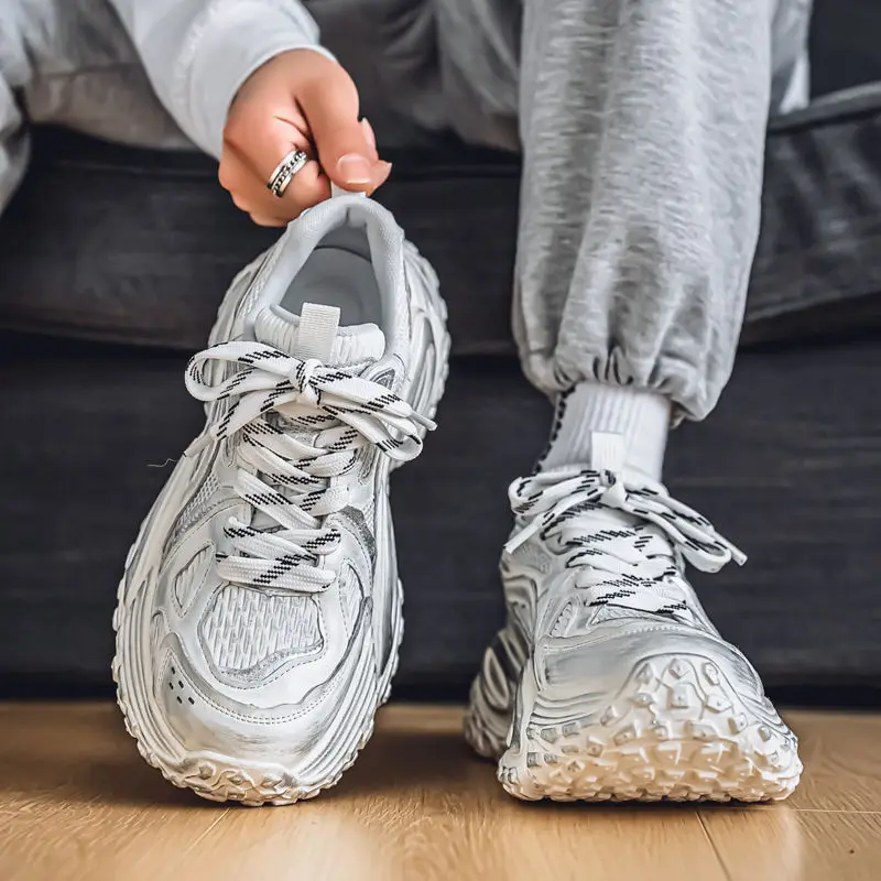 

Уличная мягкая стелька, белая спортивная обувь для мужчин, бег, баскетбол, тенденции 2024, простые весенне-осенние мужские повседневные кроссовки