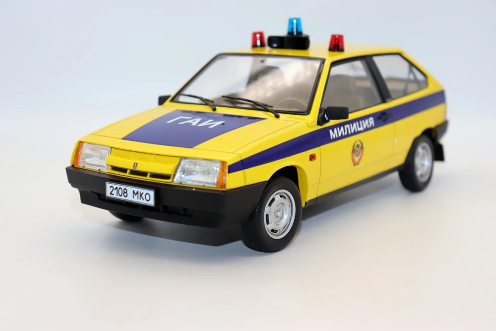 Triple 9 Collection 1 18 Scale Lada 2108 Samara Traffic Police USSR 1989 Diecast models for collection gift toys