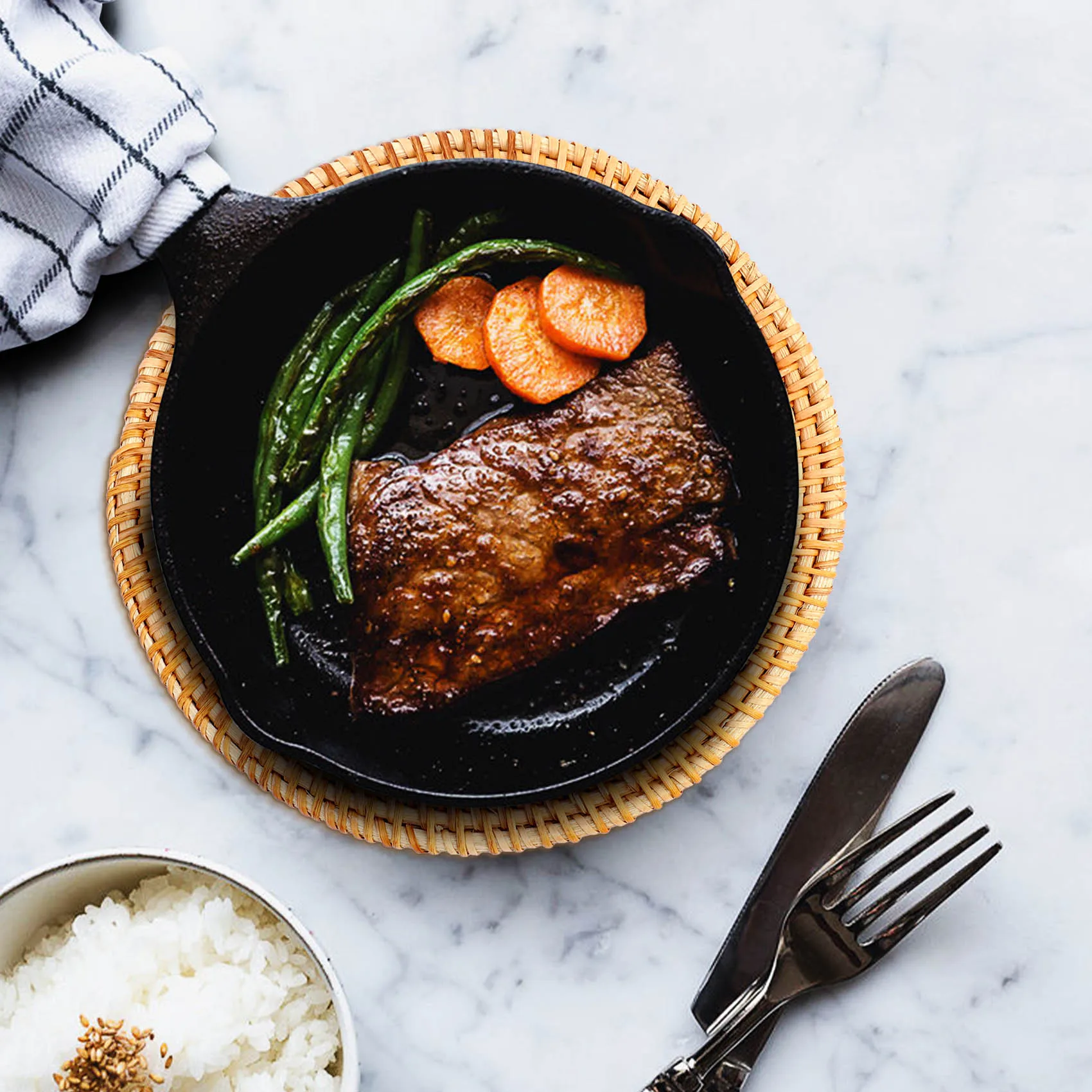 4 قطع من ركائز الروطان للأطباق الساخنة المعزولة، حامل وعاء متين للطاولة، سجادات مقاومة للحرارة للمطبخ الساخن