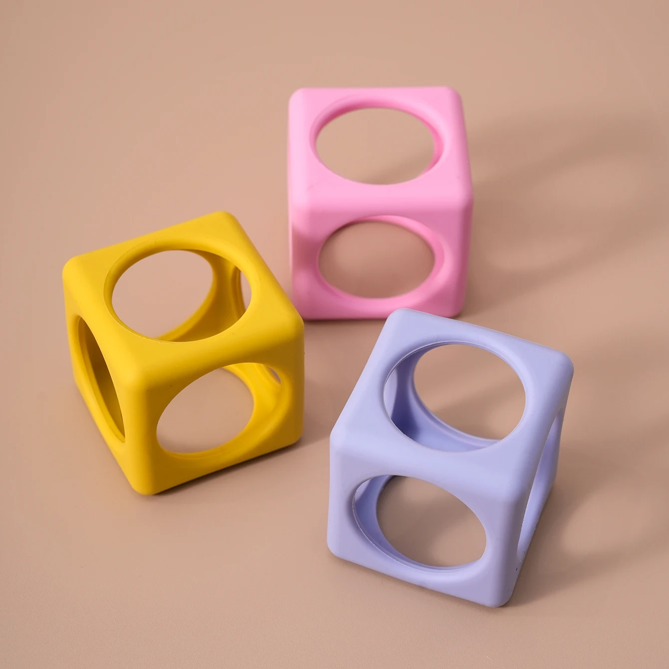 

1PCS Baby Silicone Teething Toys Cute Baby Item Soft Children Accessories Pure Color Cube Shape Baby Toys Hollow Out Baby Gift