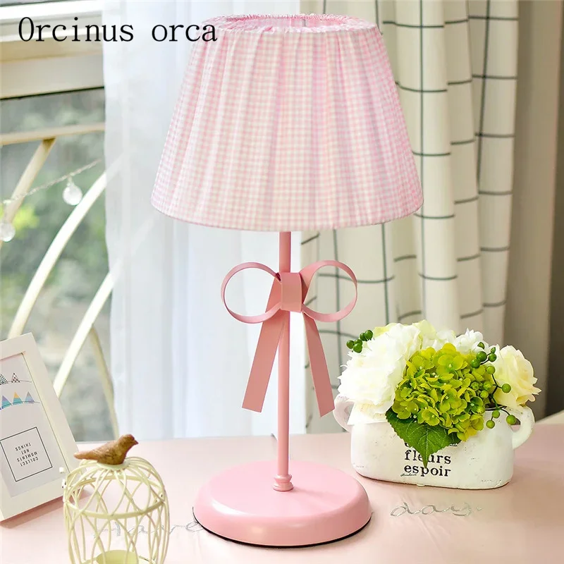 The small fresh and lovely bowknot desk lamp children room Princess Girls bedroom bedside lamp warm creative desk lamp