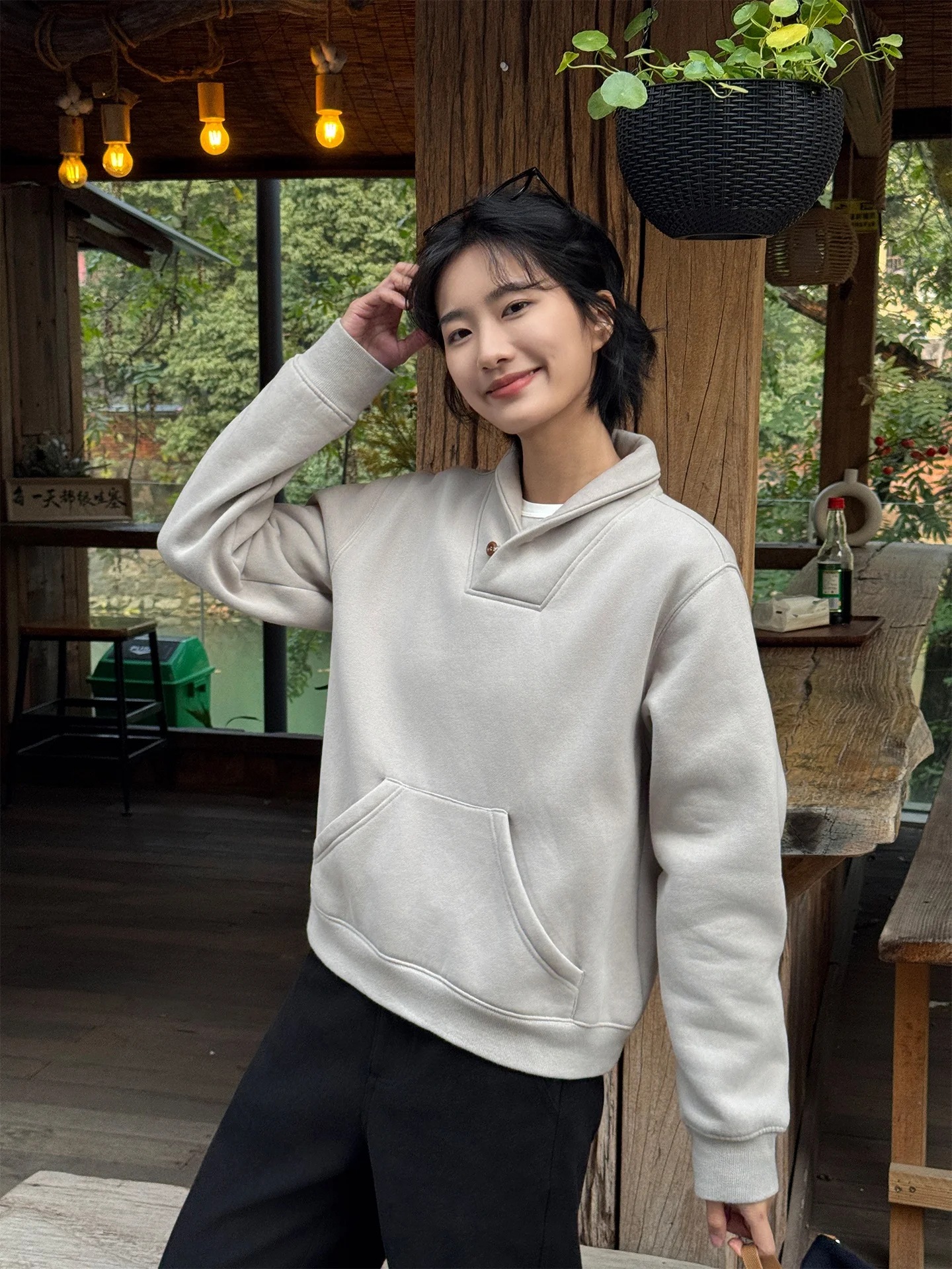 

Модная двухцветная повседневная толстовка с капюшоном для женщин, на флисовой подкладке, пуловер с отложным воротником, зимняя новинка в стиле Old Money