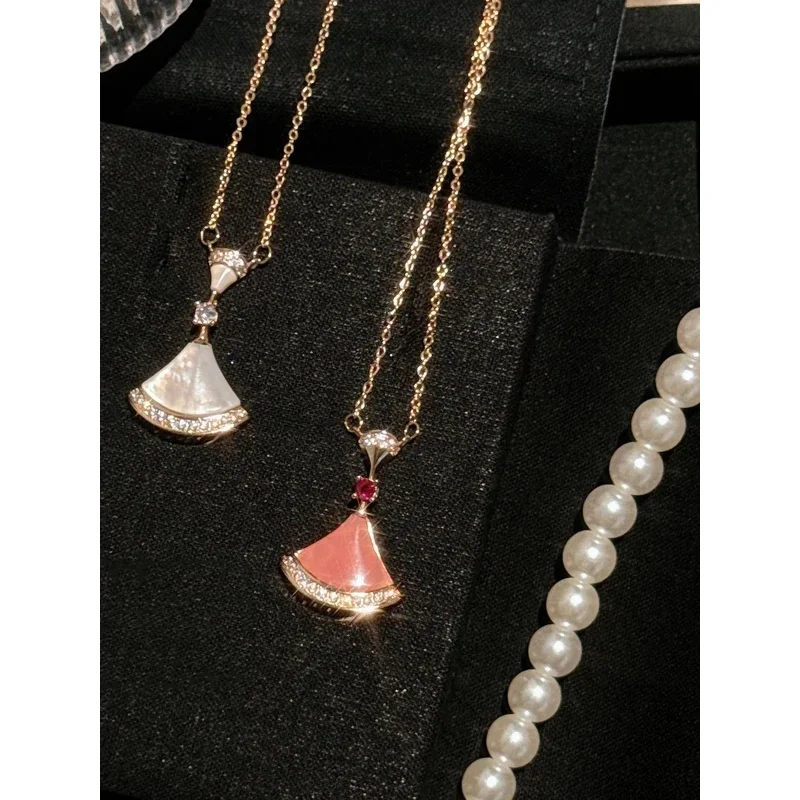 

2026 Victoria VH Jie Fan aped Nelace for Women Ele Versatile High-End Design Silver Jewelry Faion Accory ROBOTD