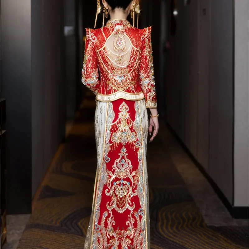 The new Chinese-style wedding dress dragon and phoenix gown fitted