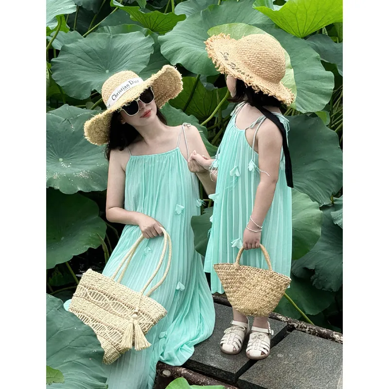 

Holiday Look Mother and Daughter Matching Sleeveless Dress Vacation Mom and Baby Girls Clothes Summer Mommy and Me Beach Dresses