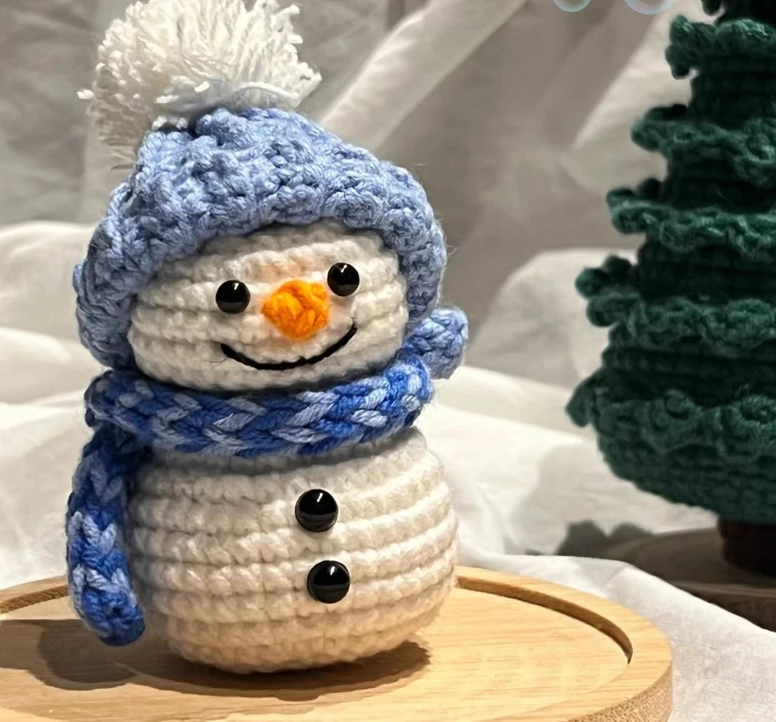 

Hand knitted small dollsHand knitted small dolls crocheted pendants