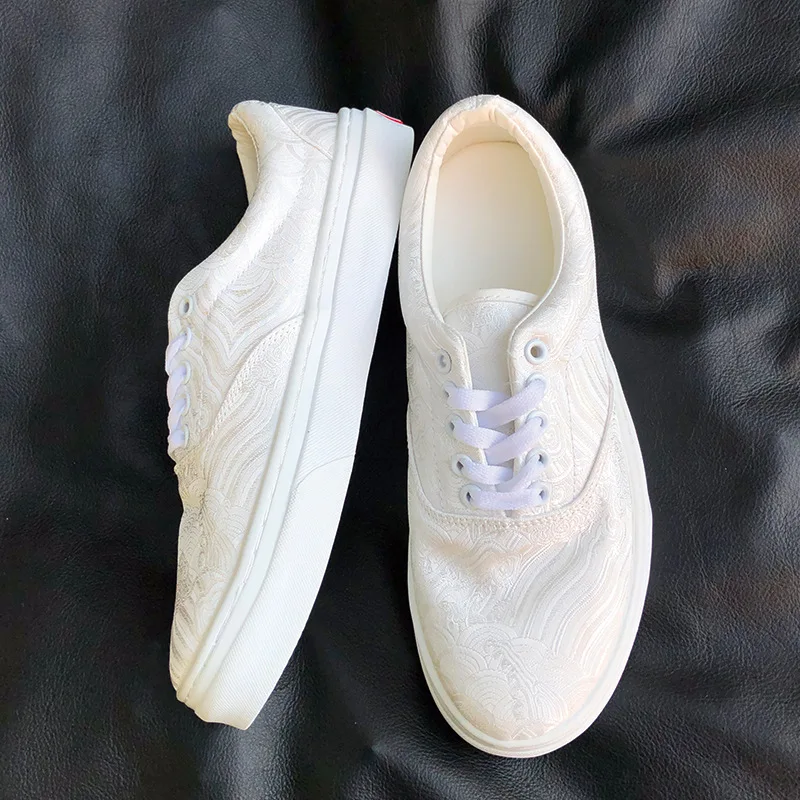 

Новые летние белые кроссовки унисекс в китайском стиле, низкие кеды для мужчин и женщин, большие размеры, универсальные, модные, для спорта и отдыха