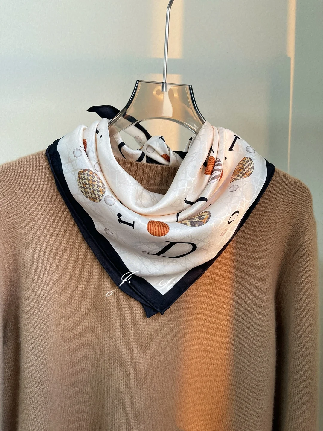 Echarpe-en-soie-double-face-62-cm-soie-tussah-6-momme-broderie-florale-accessoire-de-mode-feminin-polyvalente-pour-toutes-les-saisons