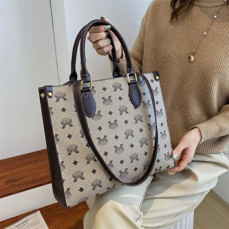 

Polished French Style Ladies Bag 2025 New Edition - High-End Exquisite Versatile Crossbody Bag for Light Luxury Women
