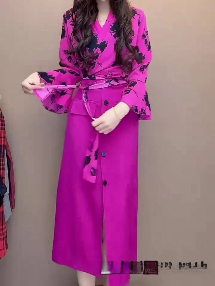Conjunto de estilo avançado de camiseta feminina com decote em v, alça elegante, cintura alta, emagrecimento, meia saia, duas peças, conjunto moderno
