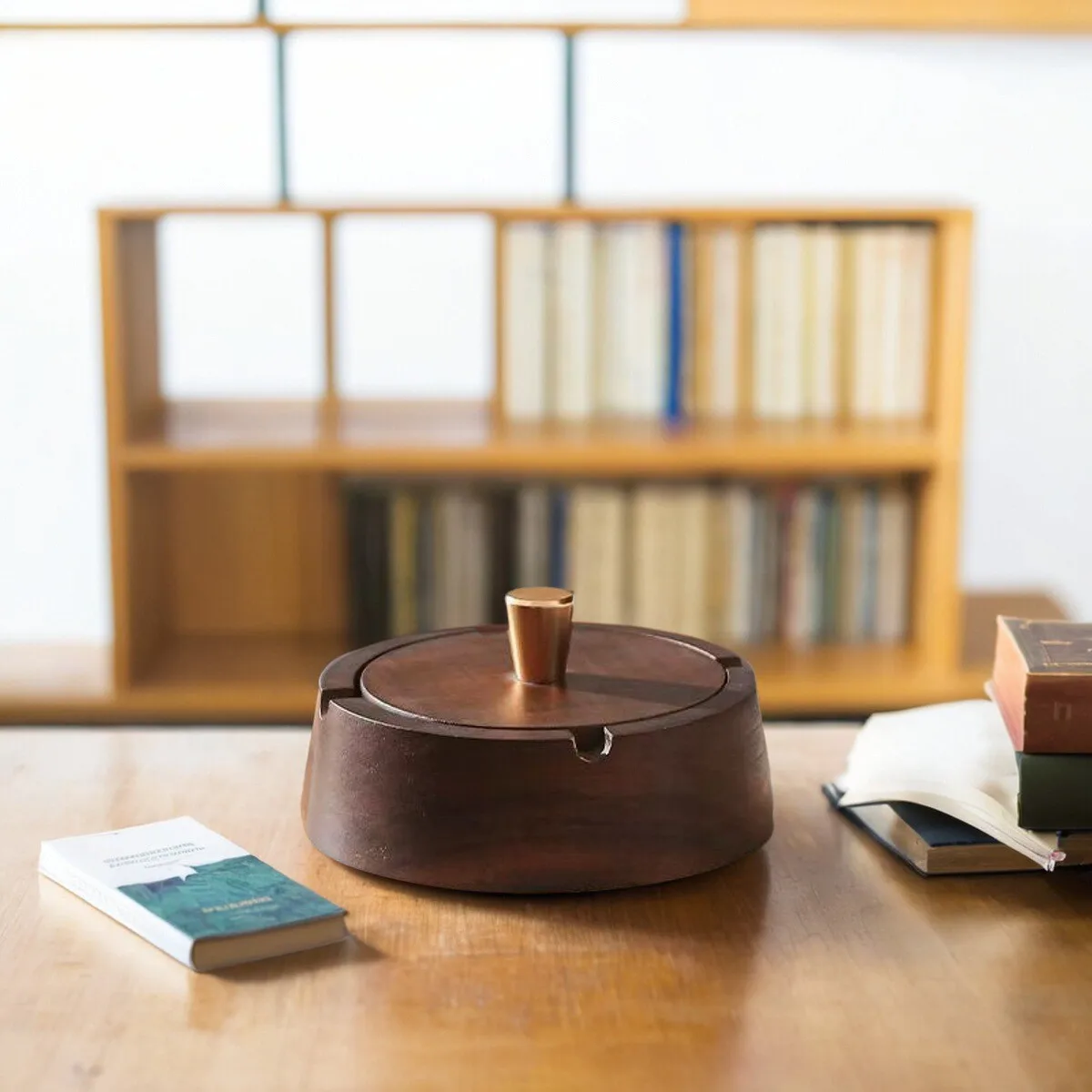 Creative Wooden Ashtray High-end Living Room Home Office Solid Wood Ashtray with Lid To Prevent