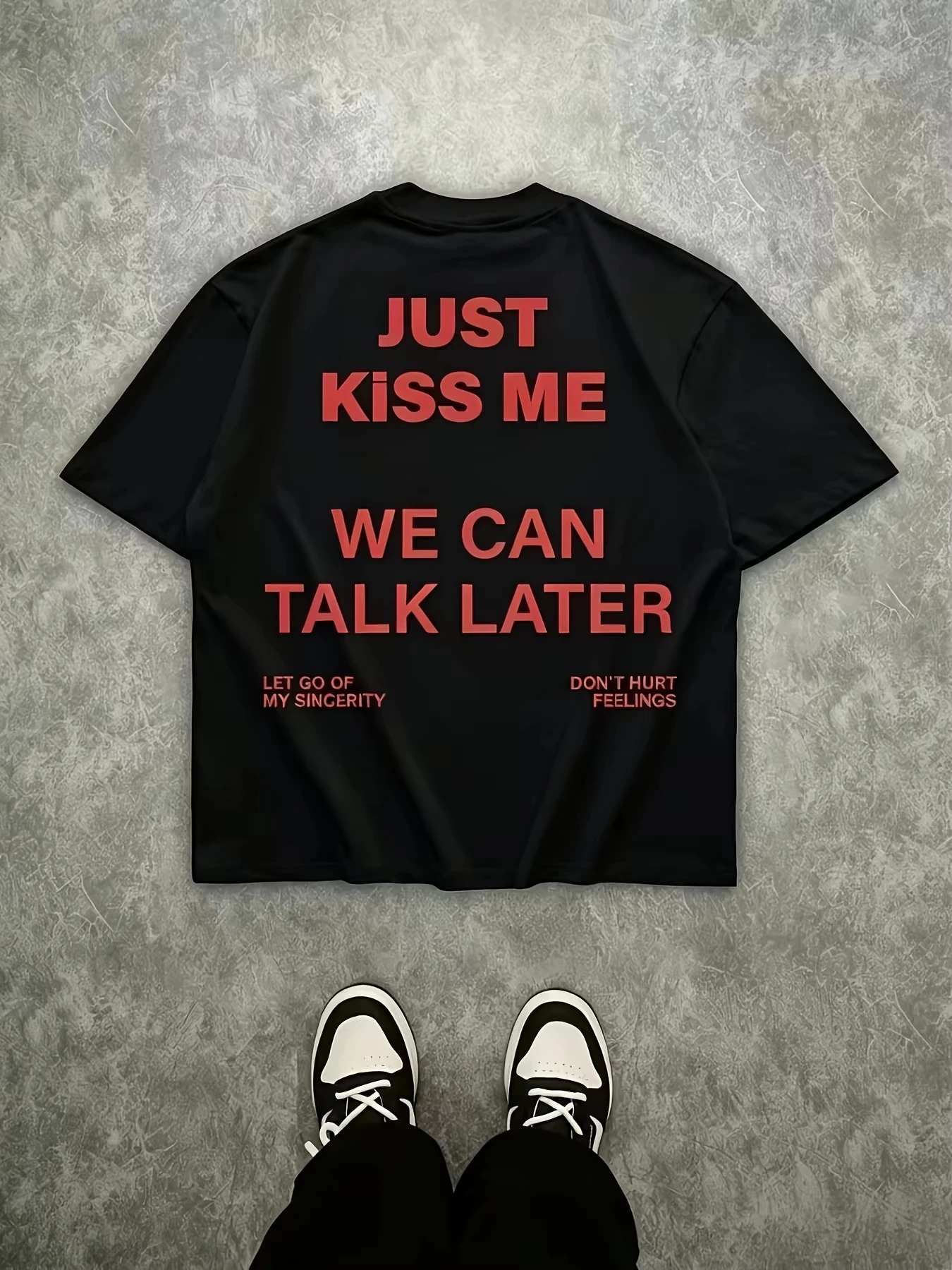 2026 „Just Kiss Me“ Lustiger Grafikdruck Baumwoll-T-Shirt für Männer und Frauen, Lässiges Kurzarm-Rundhals-Baumwoll-T-Shirt, Paar-Top – Detail 4