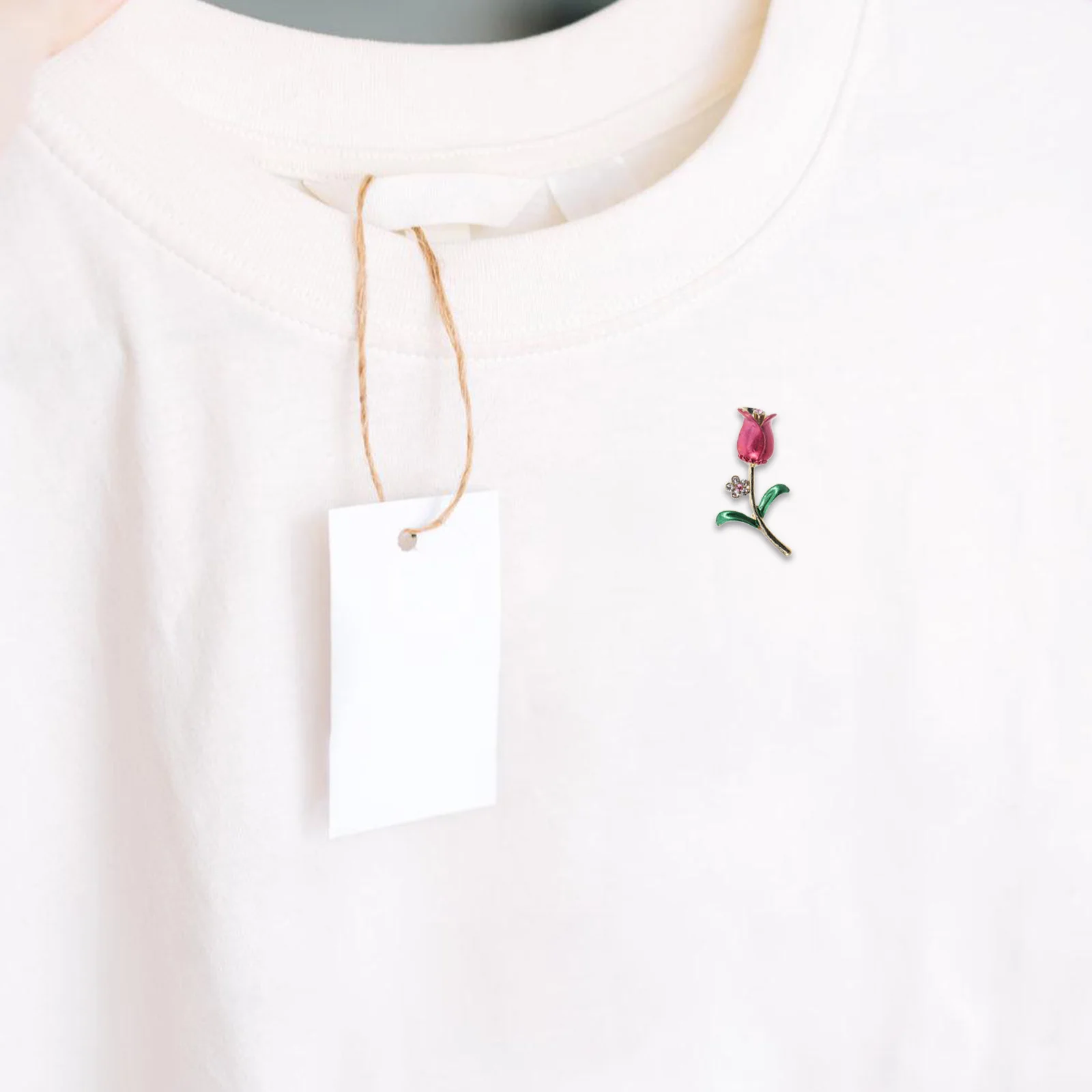 

Floral Brooch for Women Rose Pin with Glossy Finish Zinc Alloy Elegant Jewelry for Mother Daily Wear Wedding Party Favor Gift