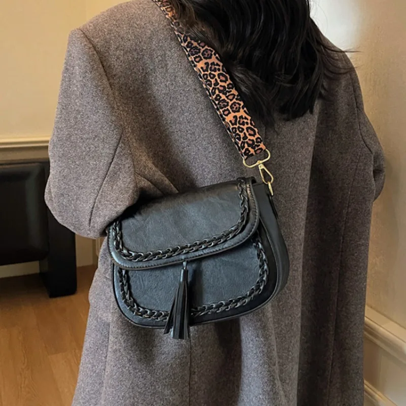 

Luxury Hands-Free Designer Diaper Bag For Women Large Capacity Tote Elegant Leather Crossbody Handbag For Active Lifestyle