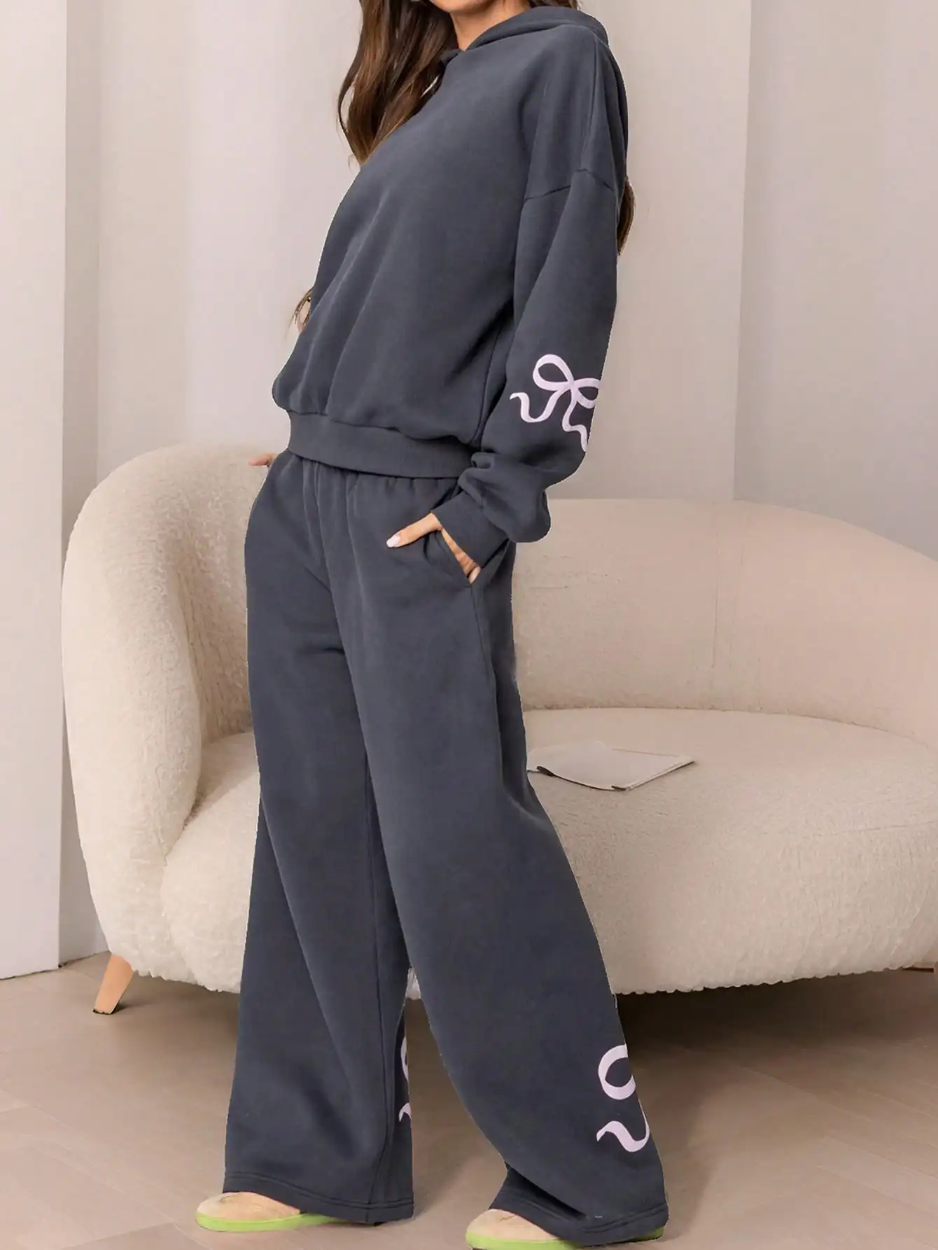 

Женский комплект из 2 предметов: худи оверсайз с абстрактным принтом в виде банта, из мягкой хлопковой смеси, свободного кроя для повседневной носки