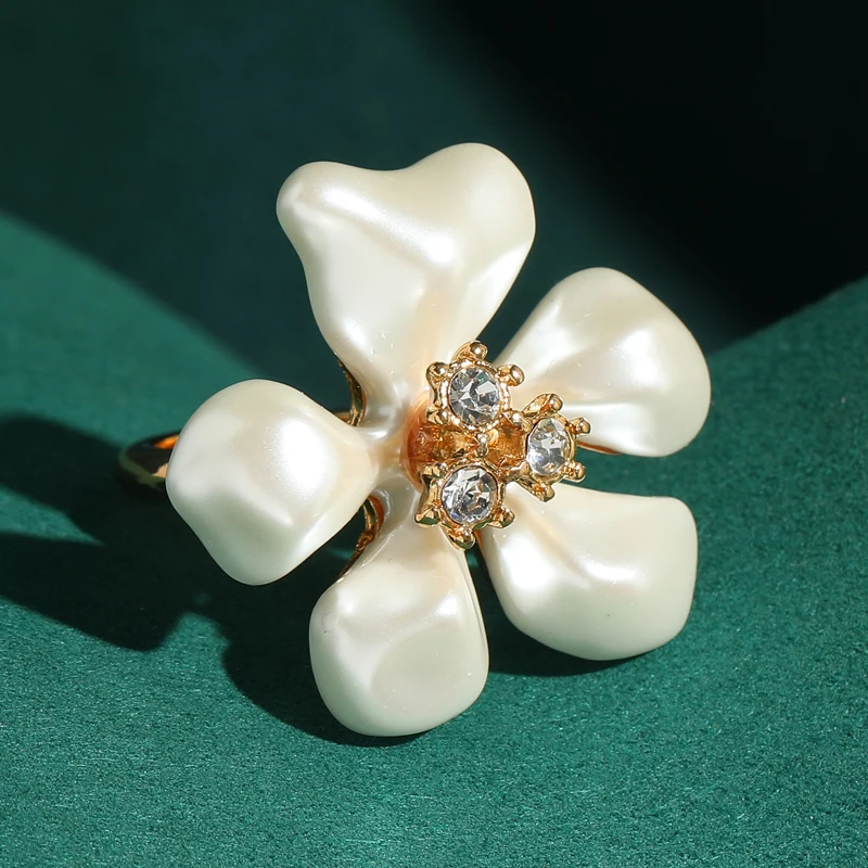 

Vintage Pearl Flower Rings For Woman High Quality Elegant Rhinestone Jewelry Gold Color Wedding Bride Retro Trends Accessories