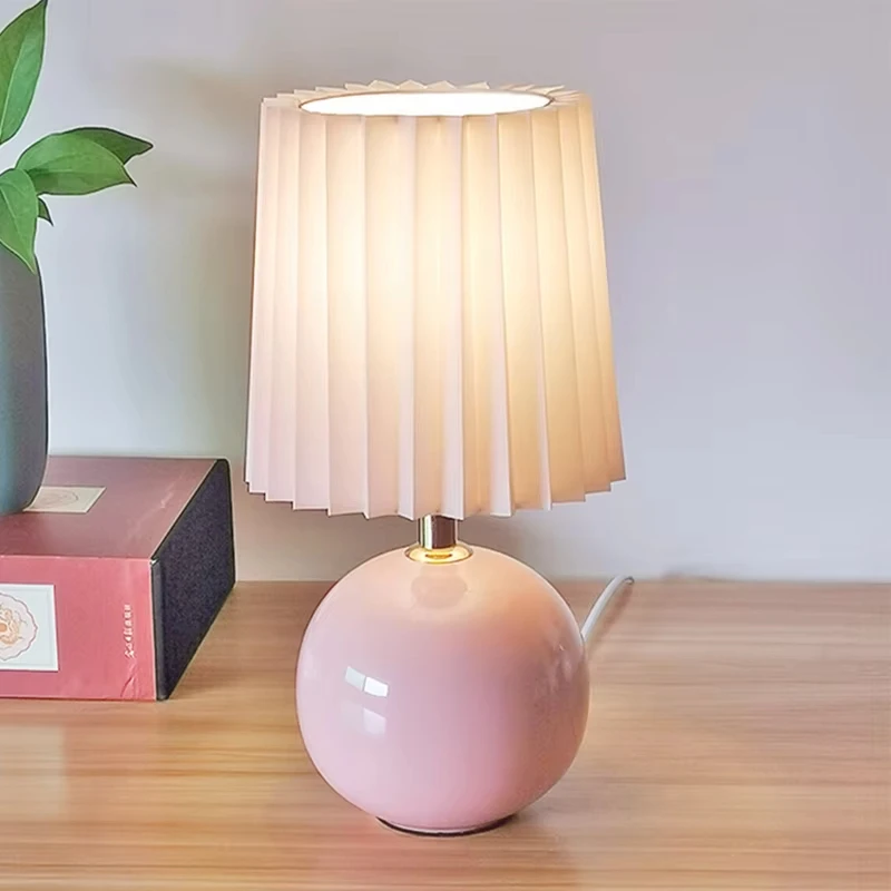 Modern Ceramic White Pleated Cover Desktop Decorative Table Lamp Bedroom Bedside Table Lamp Reading Lamp Home Lamp E27 EU/US/UK