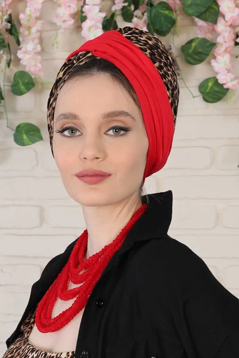 Cor sólida do osso de hijab e vermelho modelado