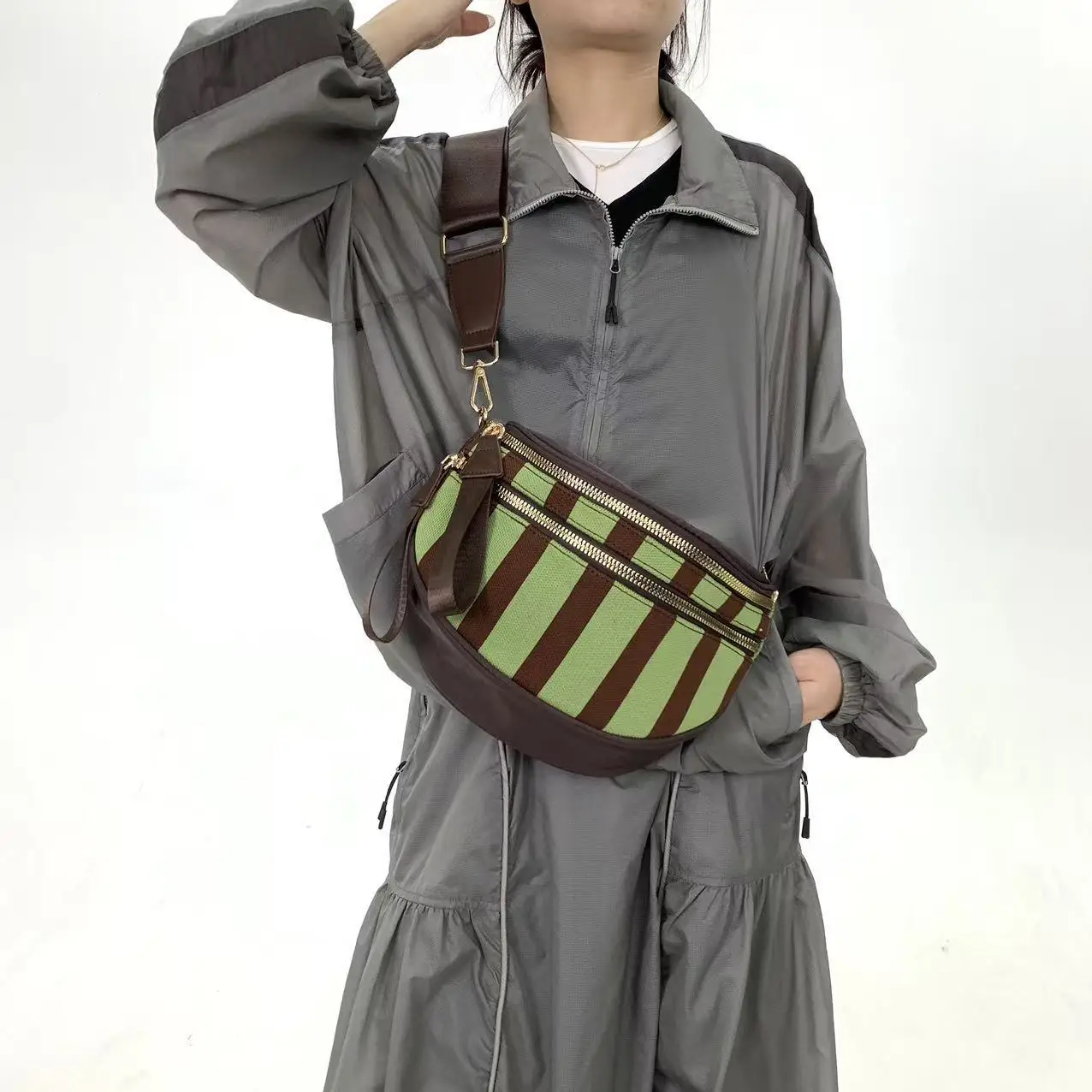 

Ladies' fashionable striped multi pocket zipper crossbody bag, lightweight and casual versatile shoulder bag