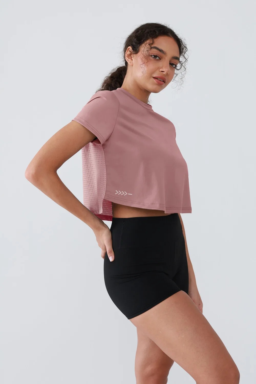 المرأة قصيرة الأكمام اليوغا تي شيرت الصيف بلون رياضة المحاصيل الأعلى تنفس سريعة الجافة تشغيل بلوزة الإناث تجريب الملابس