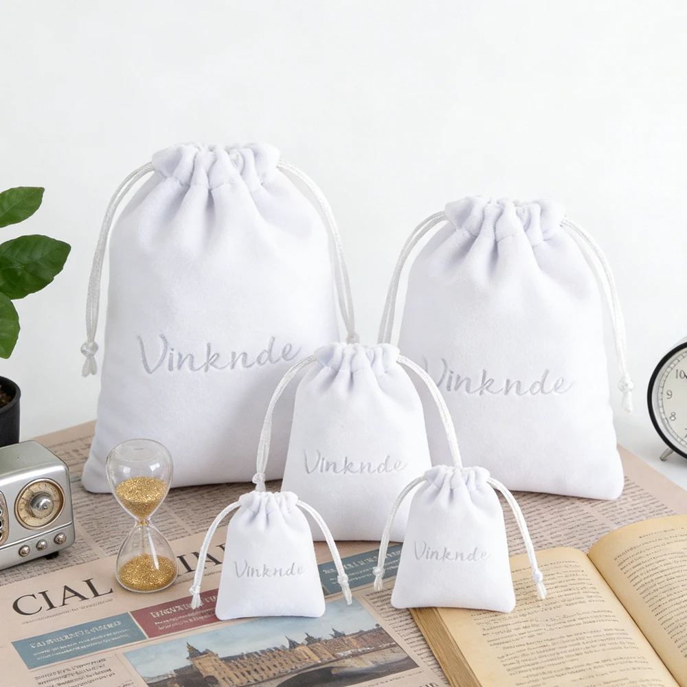 

100 шт./лот, белые бархатные сумки для ювелирных изделий, упаковка для конфет, подарочные пакеты с логотипом, серьги для макияжа, кольца, ожерелье, сумка-органайзер