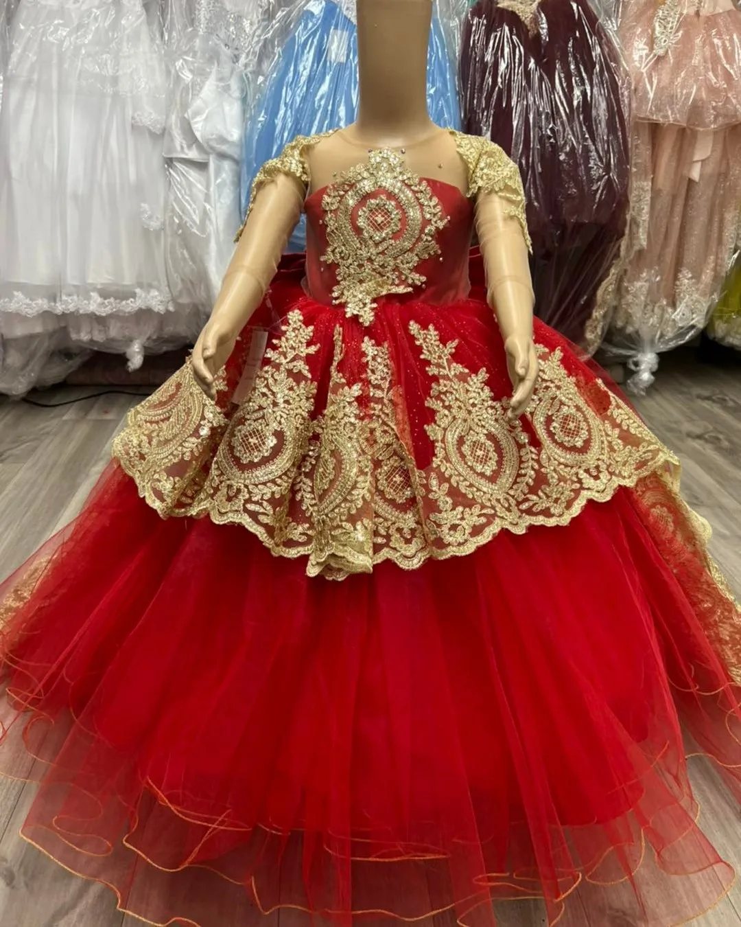 レッドフラワーガールドレス 結婚式用 ゴールドアップリケ 特別な日のドレス 子供用 長袖 誕生日パーティー ダンスボールガウン