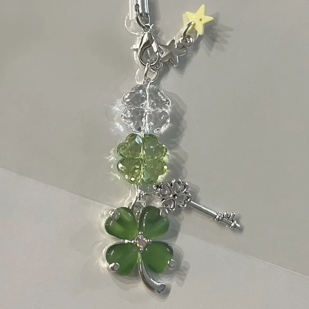 Four-Leaf Clover Beaded Keychain Cute Key Ring Cases for Phone Chain Samsung Schoolbag Books CCD Camera Key Pendant Accessiroes