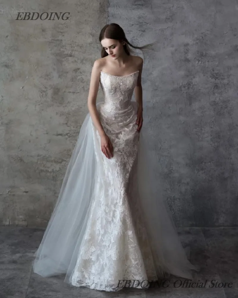 ชุดแต่งงานทรงเมอร์เมด ผ้าลูกไม้ คอทรงเรือ แขนกุด พร้อมชายกระโปรงถอดได้  ชุดเจ้าสาวสั่งตัด