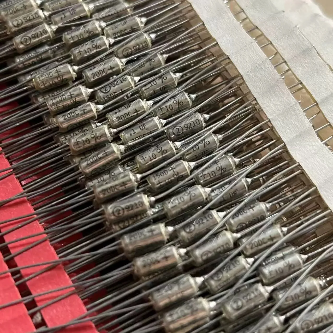 30 قطعة/العلامة التجارية الجديدة الأمريكية 150D104X9020AS 0.1 فائق التوهج 20 فولت حمى الصوت التنتالوم مكثف