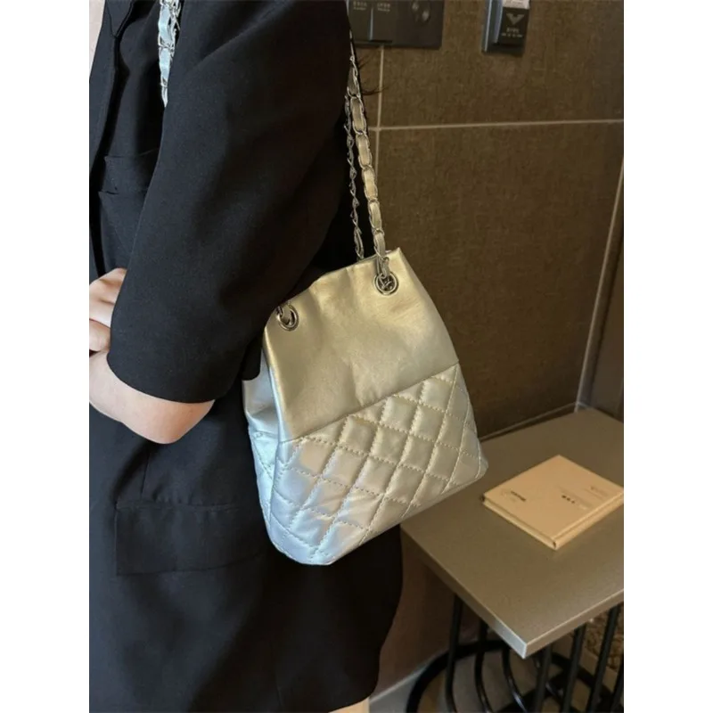 

Foufurieux New Chain Bags Womens Solid Silver Black Shoulder Bag Lady Street Party Crossbody Bucket Diamond Lattice Good Leather