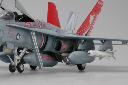Hobbyboss 80321 1/48 الولايات المتحدة F/A-18C الدبور المقاتل العسكرية تحصيل هواية عرض لعبة البلاستيك التجمع أطقم منمذجة