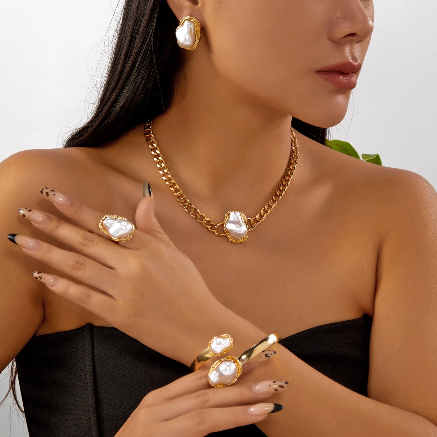 

Vintage Baroque Pearl Jewelry Set for Women Fashion Metal Chunky Chain Short Necklace Stud Earrings Open Cuff Bracelet and Ring
