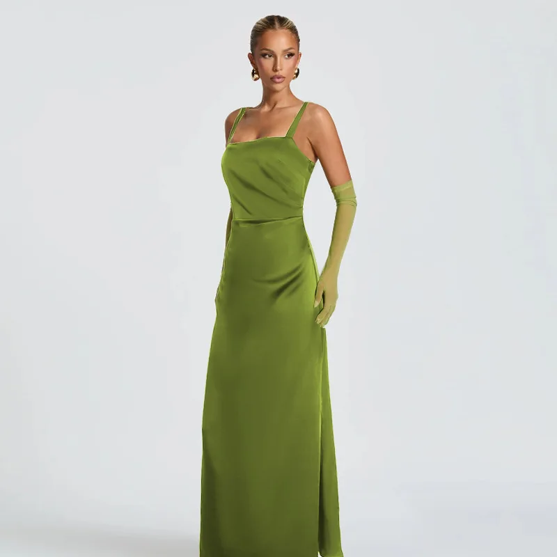 Seksowna sukienka satynowa z odkrytymi plecami i ramiączkami na biodrach