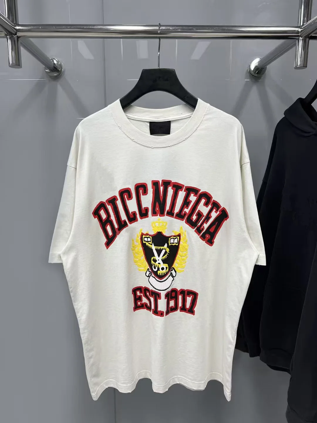 

BLCCNIEGEA High-Quality Fashion Paris B Shirt with Letter Print, Loose Fit, Unisex, Cotton Casual Short Sleeve Top