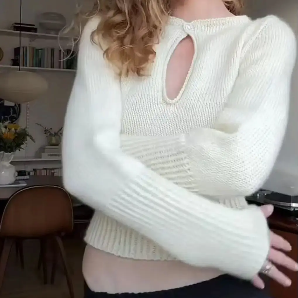 

Fine wool long sleeved round neck, exquisite and elegant solid color handmade wool sweater knitted sweater long sleeved