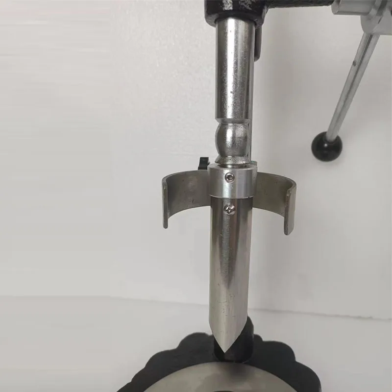 أداة فتاحة جوز الهند المنزلية اليدوية أداة جوز الهند العطاء سهلة التشغيل آلة فتاحة جوز الهند