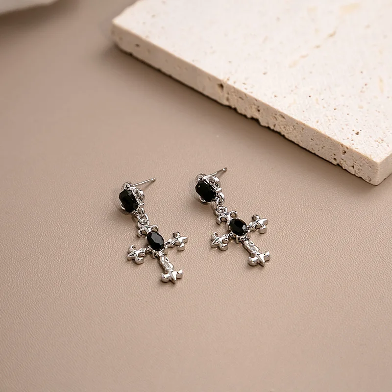 القوطية الأسود كريستال الصليب انخفاض الأقراط الطويلة للنساء الشرير الإبداع موضة رائع بيان هدايا مجوهرات الهالوين #6