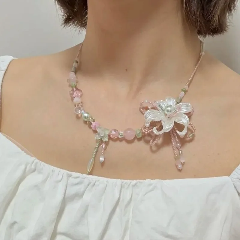 Y2K Vintage Blumen-Perlen-Anhänger Halskette Weißer Blumen-Charm Tropfenförmige Perle Quaste Eleganter Schmuck Damen Party Alltags-Accessoire NEU