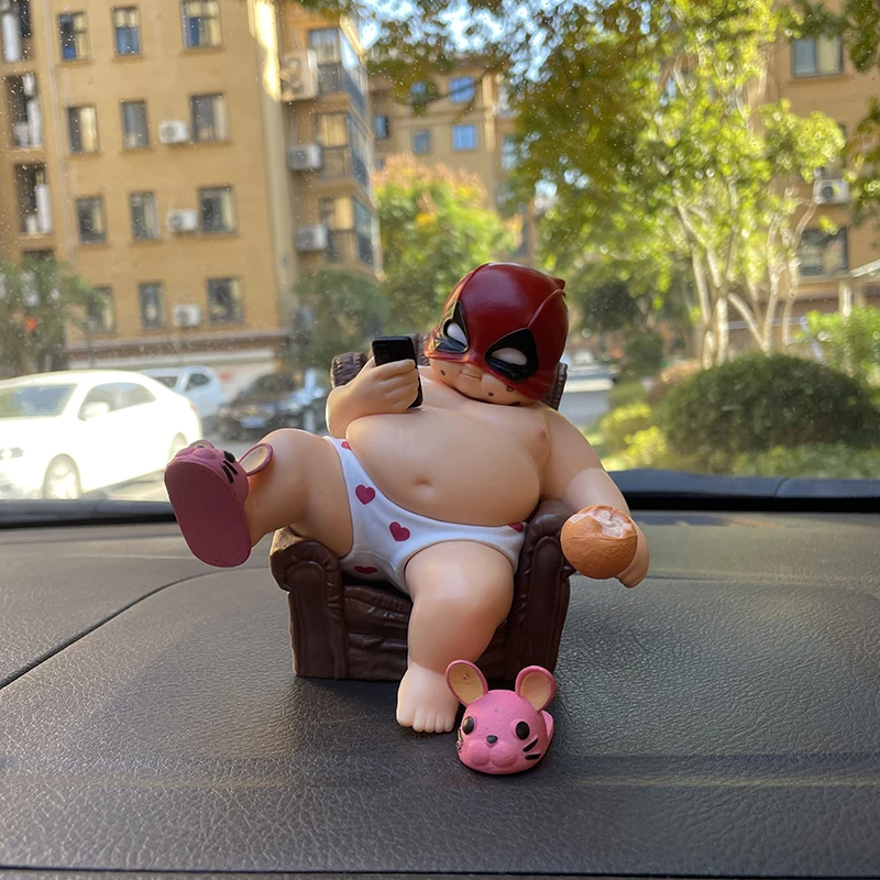 Décoration de voiture rouge pour enfants, série Fat Boy, Iron Man, Deadpool, modèle de beurre à main mignon, personnalité, ordinateur de bureau, jouet cadeau