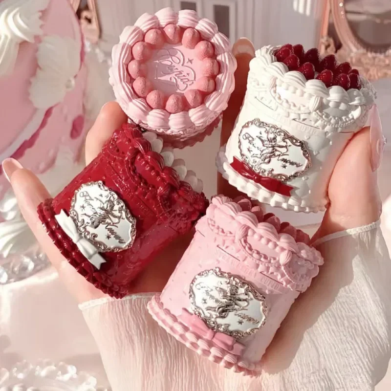 Flower Knows Collezione Cupido di fragole Set di trucchi Palette per il viso Ombretto Fard liquido Rossetto Flowerkareness Scatola misteriosa