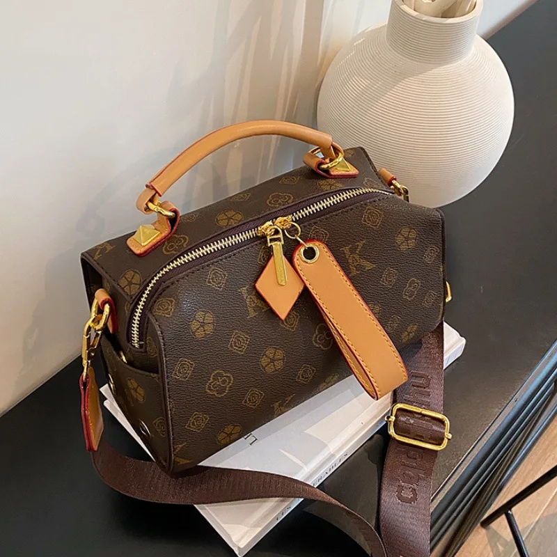 bolso-de-dos-compartimentos-con-diseno-clasico-y-monograma-de-forma-rigida-ligero-y-espacioso-ideal-para-el-uso-diario-en-la-oficina-para-citas-actividades-informales-y-viajes