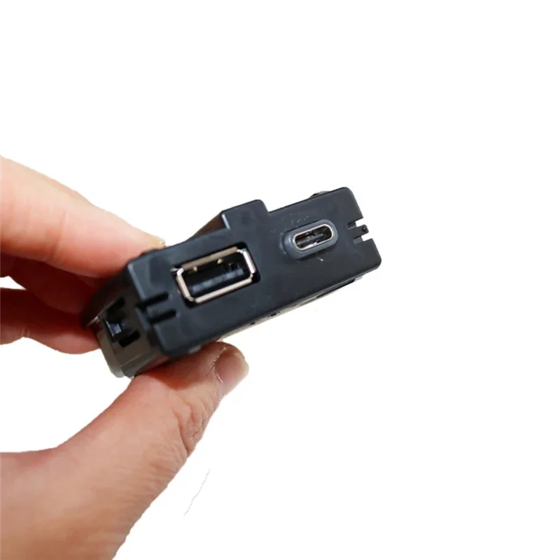 Skoda Kodiaq Karoq 5QD035726L-VVNB 용 1 세트 뒷좌석 USB 소켓 Armerst USB 어댑터