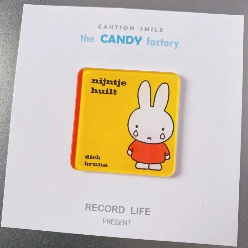 Pegatina para refrigerador de Miffy, con un diseño de dibujos animados de gran calidad y colores vivos, ideal para decorar el hogar, con motivos femeninos, dulces y adorables, de estilo sencillo, hecha de acrílico y con imán, perfecta como regalo.