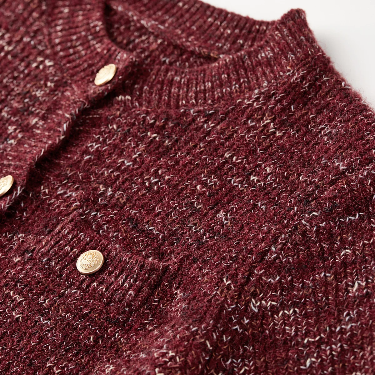 SENTUBILA Elegant Vest voor Vrouwen Gebreid 2025, Winter Ronde Hals Contrast Kleur Tops Lange Mouw Rechte Truien W53HB3757