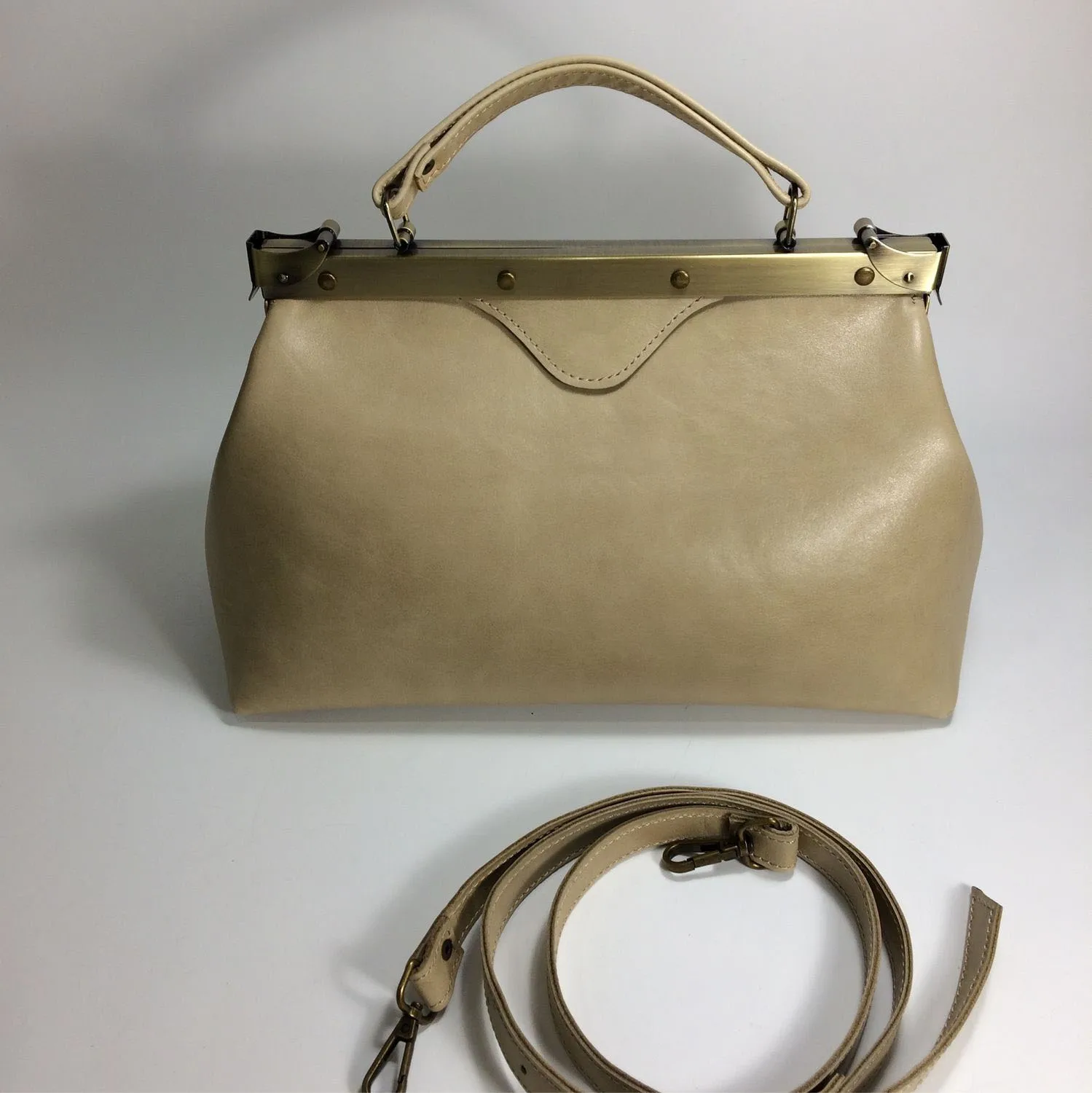 LOST IN VINTAG Artficial leather Bags Luxury handbag Purse Ball Party Clutch Bronze Metal Frame Bag 32x18x16cm